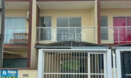 Sobrado geminado à venda no bairro Cedro Alto em Brusque/SC