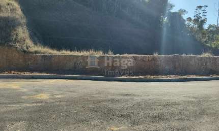 Terreno em declive à venda no bairro Rio Branco em Brusque/SC