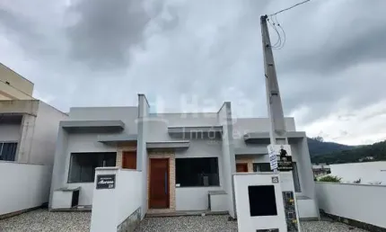 Casa geminada  à venda no bairro Limeira em Brusque/SC