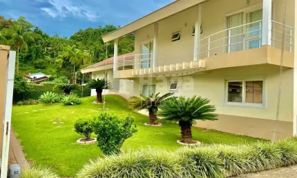 Casa alto padrão a venda no bairro Jardim Maluche em Brusque/SC
