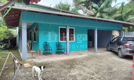 Casa com galpão a venda no bairro Alto Gasparinho em Gaspar/SC