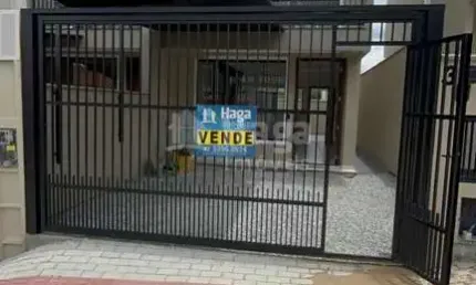Sobrado geminado à venda no bairro São João em Brusque/SC