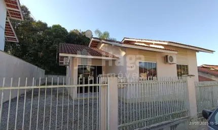 Casa semi mobiliada á venda no Bairro Paquetá em Brusque/SC