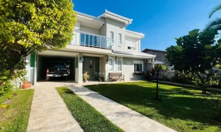 Sobrado  com piscina , 312m², 03 quartos ( 01 deles suite)