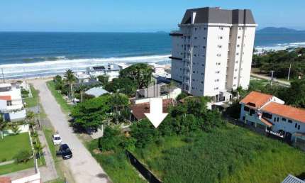 Excelente terreno quadra mar medindo 384m² localizado no bal. Princesa do Mar!