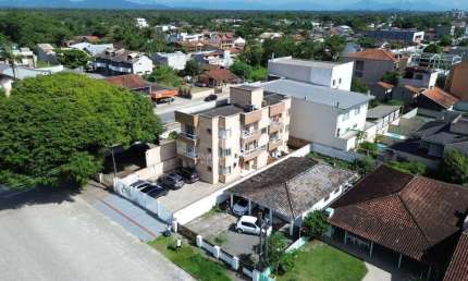 Apartamento com 02 dormitórios (sendo 01 Suíte) à 330 metros da praia do balneário Cambiju!