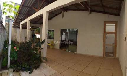 Casa 04 quartos ( 01 suite) à 100 metros da praia das pedras