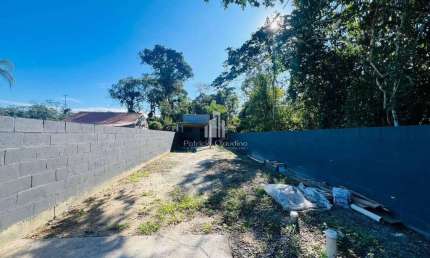 Casa Com Amplo Espaço De Terreno No Rainha Do Mundo!