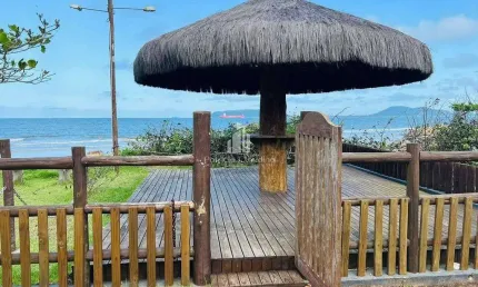 Casa com 3 quartos para alugar na Rua Jacarezinho, 151, Pontal do Norte, Itapoá