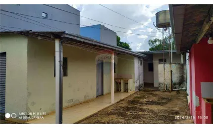 EDIFÍCIO COM DOIS PONTOS COMERCIAIS, UM APARTAMENTO E SEIS KITINETS