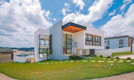 Casa no condomínio Alphaville de R$ 2.290.000,00 por R$ 1.990.000,00