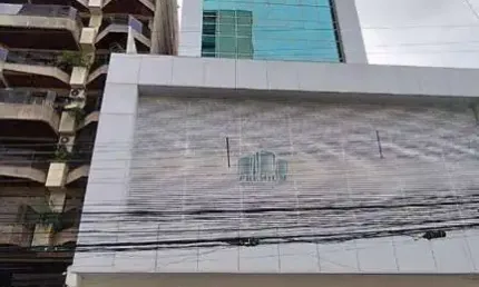 Sala comercial, 2 banheiros, cozinha e 1 vaga- centro