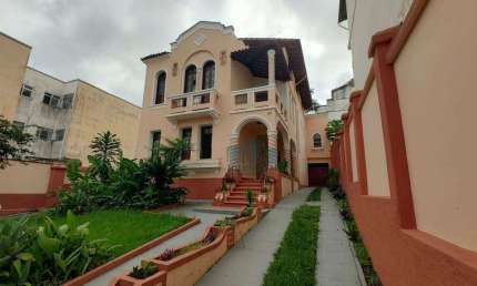Casa com 6 quartos para alugar por R$ 7.500/mês - Granbery - Juiz de Fora/MG