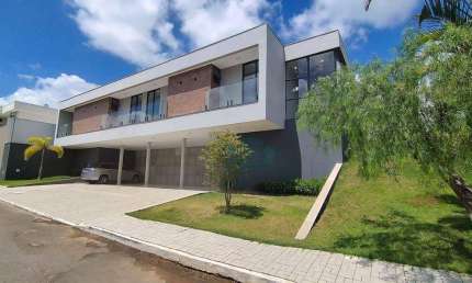 Casa Alto Padrão, Linear com 4 Suítes em condomínio - Venda ou Locação
