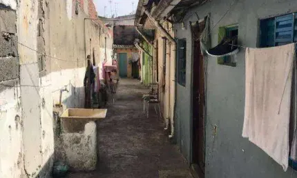 Terreno com 4 casas de aluguel à venda, 168 m² por R$ 300.000 - Jardim Vila Formosa - São Paulo/SP