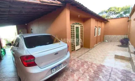 Casa com 6 quartos e 3 banheiros - 250 mt²- Bairro Santa Maria