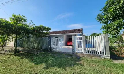 Casa com 2 quartos à venda na Avenida São Luiz Esquina Com Avenida Guaratuba, 08, Piçarras, Guaratuba
