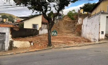 Terreno à venda no Centro, Poços de Caldas  por R$ 290.000