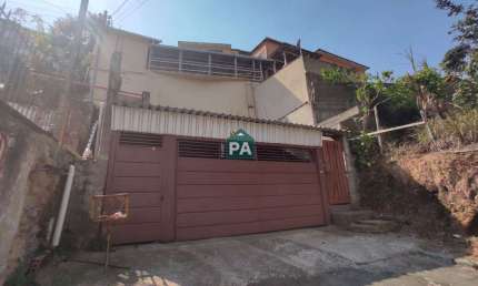 Casa com 3 quartos à venda na Vila Cruz, Poços de Caldas  por R$ 360.000