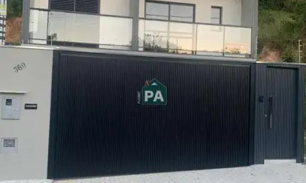 Casa com 3 quartos à venda no Jardim Bandeirantes, Poços de Caldas  por R$ 695.000