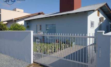 Casa com 2 dormitórios à venda, 130 m² por R$ 550.000,00 - Itacolomi - Balneário Piçarras/SC