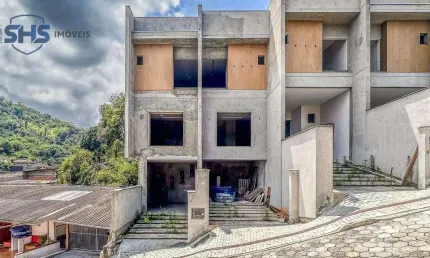 Sobrado Triplex com 3 dormitórios à venda, 136 m² por R$ 530.000 - Velha - Blumenau/SC