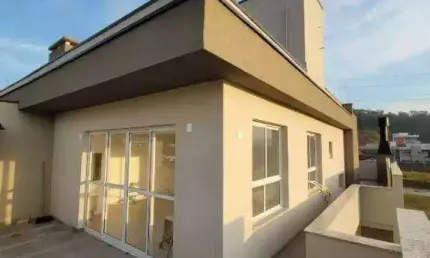 Apartamento duplex com terraço e 2 vagas de garagem em Gaspar
