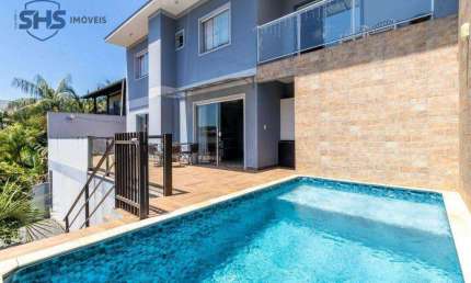 Linda casa com piscina com 4 quartos, sendo 1 suíte e com piscina no bairro da Velha