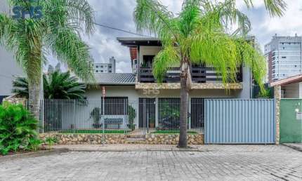 Casa com 4 dormitórios à venda, 210 m² por R$ 1.290.000,00 - Vila Nova - Blumenau/SC