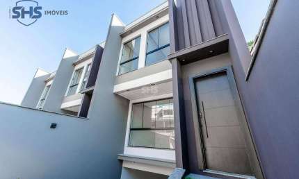 Sobrado triplex com piscina próximo a Vila Germânica