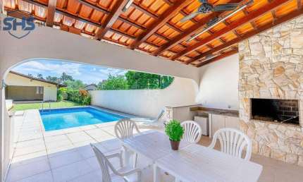 Casa com terreno plano, com 4 dormitórios à venda, 370 m² por R$ 1.980.000 - Centro - Blumenau/SC