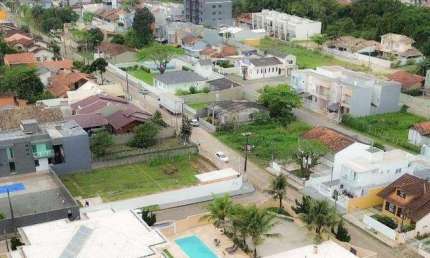 VENDE-SE CASA COM 4 SUÍTES² | AMPLA ÁREA DE TERRENO C/ PISCINA por R$ 2.399.000 - Itacolomi - Balneário Piçarras/SC