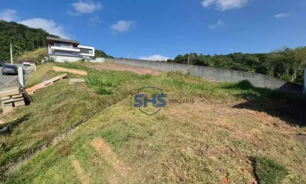 Excelente terreno em condomínio fechado de alto padrão.