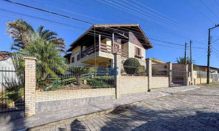 Casa com 4 dormitórios à venda, 251 m² por R$ 1.250.000,00 - Velha - Blumenau/SC