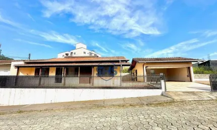 Casa com 4 dormitórios à venda, 225 m² por R$ 780.000,00 - Velha - Blumenau/SC