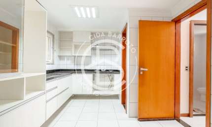 Casa em condomínio fechado à venda de 4 quartos sendo 2 suítes em Jardim Camburi!!