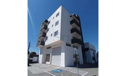 Sala comercial nova de esquina com habite-se, acessibilidade e vagas de estacionamento.