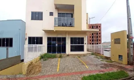 Sala comercial de frente, com habite-se e acessibilidade. três vagas de estacionamento.