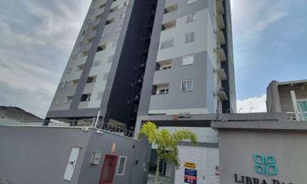 APARTAMENTO DE 2 QUARTOS SEMIMOBILIADO NO BAIRRO CORDEIROS