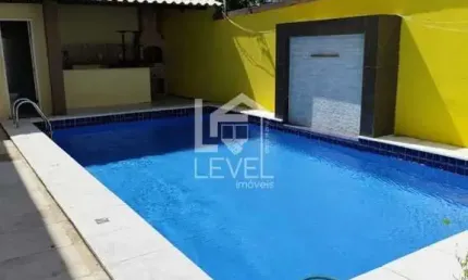 Casa 4 suítes sendo uma plena com hidromassagem e piscina