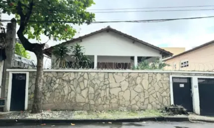 Casa com 6 quartos para alugar na Rua Artur de Sá Menezes, Pituba, Salvador
