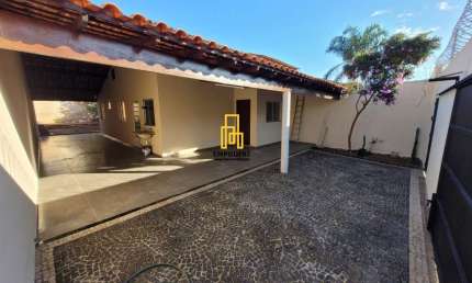 Casa para Venda em Uberlândia, Jardim Europa, 3 dormitórios, 1 suíte, 2 banheiros, 4 vagas