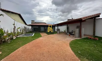 Casa para Venda em Uberlândia, Santa Mônica, 3 dormitórios, 1 suíte, 2 banheiros, 3 vagas