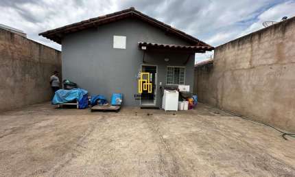 Casa para Venda em Uberlândia, Jardim Holanda, 2 dormitórios, 1 suíte, 5 vagas