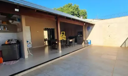 Casa para Venda em Uberlândia, Custodio Pereira, 3 dormitórios, 1 suíte, 2 banheiros, 3 vagas