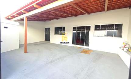 Casa para Venda em Uberlândia, Laranjeiras, 2 dormitórios, 1 banheiro, 3 vagas