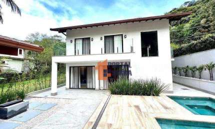 Casa com 4 quartos à venda, 260 m² por R$ 3.335.000 - Carlos Guinle - Teresópolis/RJ