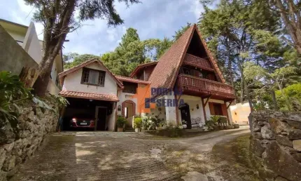 Casa estilo chalé com 3 dormitórios à venda, 137 m² por R$ 760.000 - Alto - Teresópolis/RJ