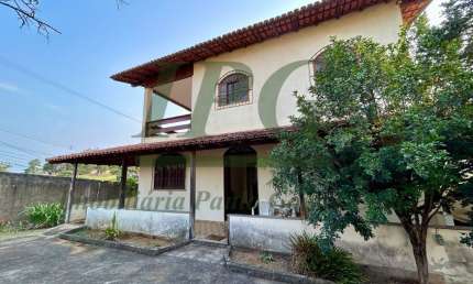 Casa Padrão - Casa Duplex de 5 Quartos com 2 Suítes e Quintal em Bairro de Fátima - Guarapari - ES