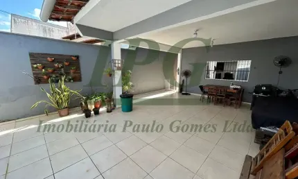 Casa Padrão - Casa de 3 Quartos com 1 Suíte e Quintal Frente/Fundos no São Judas Tadeu - Guarapari - ES